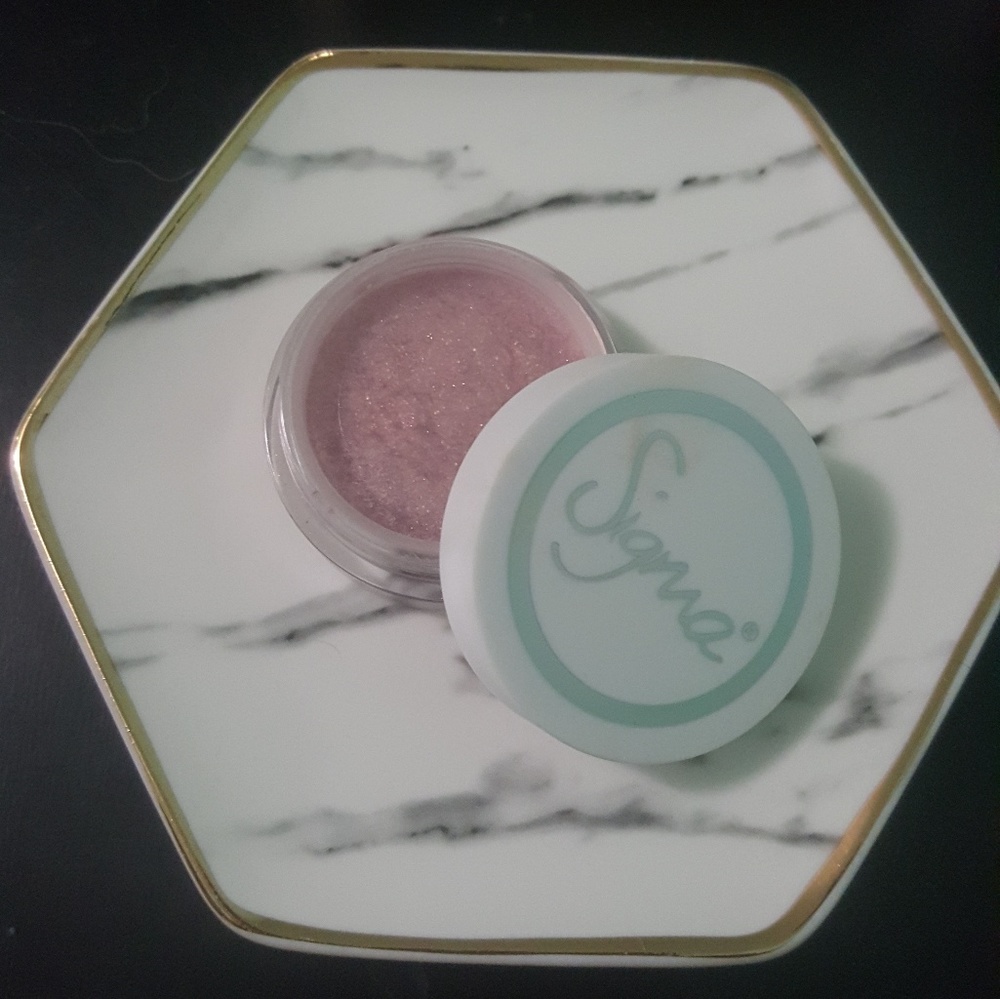 Sigma loose glitter in shade STELLAR